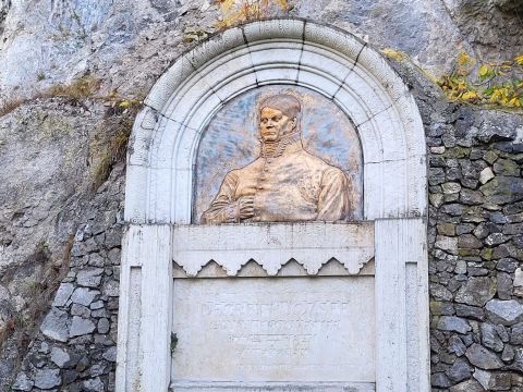 Najstarší pamätník Jozefa Dekreta Matejovie pri obci Dolný Jelenec