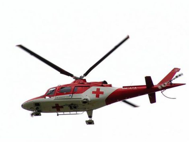 Zranenému lesnému robotníkovi letel na pomoc vrtuľník