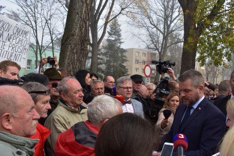 V novembri 2019 sa stretol v Kežmarku s nespokojnými vlastníkmi lesných pozemkov v bývalom Vojenskom obvode Javorina vtedajší predseda vlády Peter Pellegrini