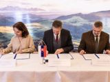 Podpis memoranda, zľava Berta Stašková, Milan Majerský a Jozef Voľanský 