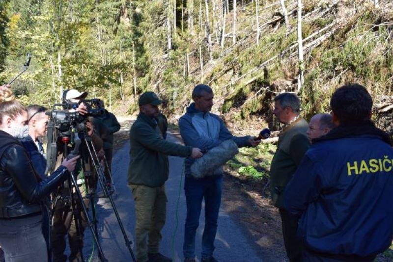 Brífing odborrníkov s novinármi pri kalamitisku na Čiernom Váhu 
