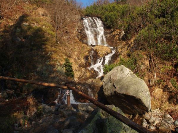 Po zelenej k vodop&aacute;du