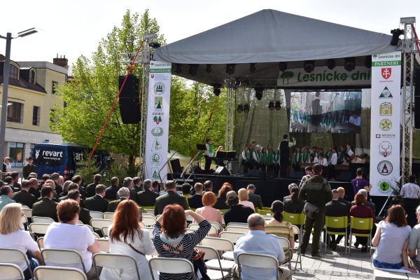 Lesn&iacute;cke dni ako uk&aacute;žka lesn&iacute;ckej svornosti a jednoty
