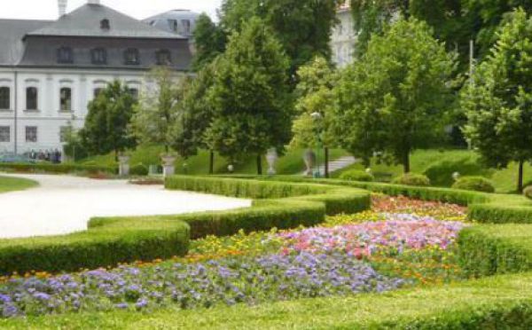 V&iacute;kend otvoren&yacute;ch parkov a z&aacute;hrad