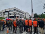 Momentka zo včerajšieho protestného zhromaždenia poľovníkov pred Národnou radou SR 