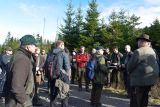 Lesníci zo Slovenska pozorne počúvajú výklad Ing. Vovesného v Národnom parku Šumava 