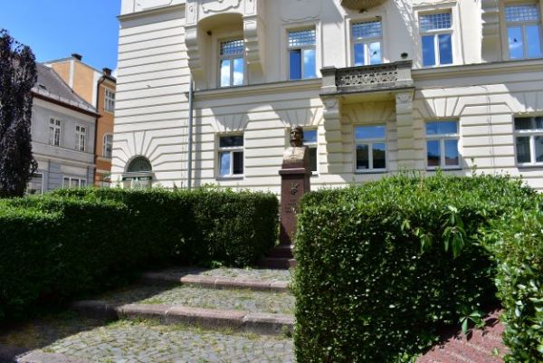 S&iacute;dlo &scaron;t&aacute;tneho podniku LESY SR v Banskej Bystrici 