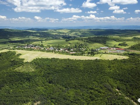 Obec Ábelová a vidiecka krajina v jej okolí 
