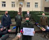 E&scaron;te 3. novembra v&scaron;etci traja vedno spolu: Sprava v pozad&iacute; E.Apfel. J. Mičovsk&yacute; a M.Vigoda