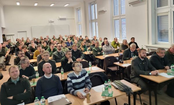 Účastníci seminára o hospodárskej úprave prírode blízkych lesov 