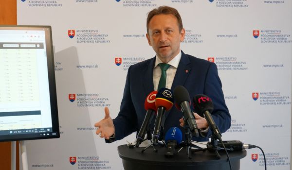 S&uacute;časn&yacute; &scaron;&eacute;f agrorezortu Samuel Vlčan 