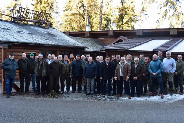 Účastníci rozšíreného zasadnutia Predsedníctva ÚNIE regionálnych združení vlastníkov neštátnych lesov Slovenska 