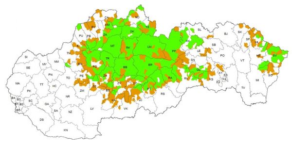 Oranžov&aacute; farba na mapke znamen&aacute; priestorov&uacute; zmenu are&aacute;lu v&yacute;skytu medveďa hned&eacute;ho v rokoch 2000 - 2018