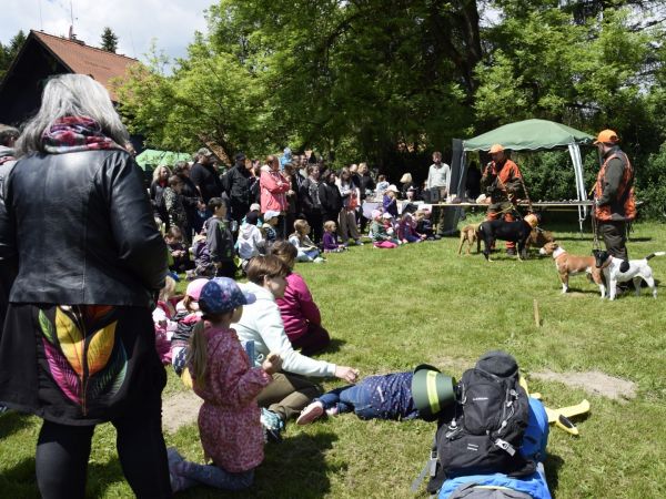 Ukážka výcviku loveckých psov v Lesníckom parku Kŕivoklátsko 