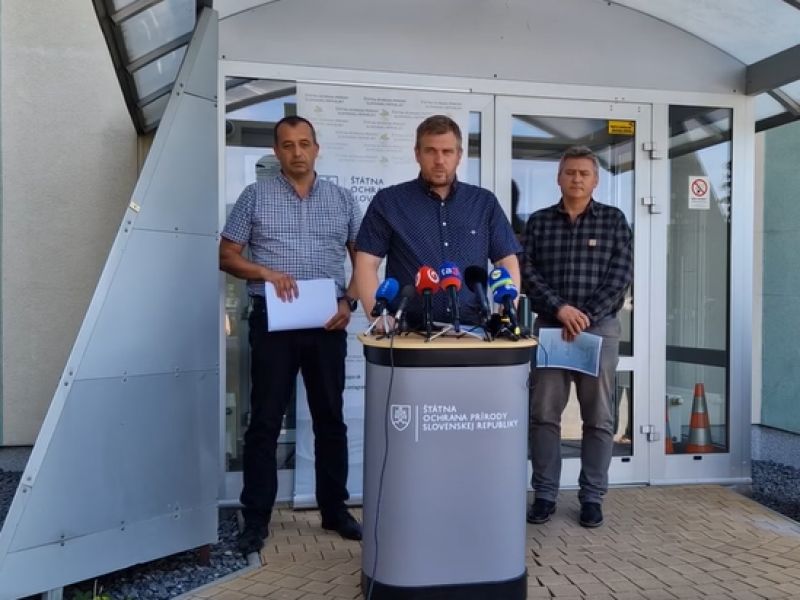 Momentka z tlačovej konferencie k spusteniu monitoringu medveďa 