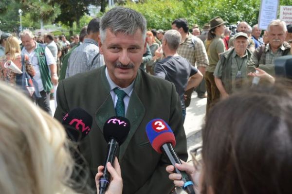 Predseda Slovenskej lesn&iacute;ckej komory Ing. Milan Dolňan s novin&aacute;rmi