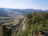 Pohľad z hrebeňa Súľovských skál na Strážovské vrchy