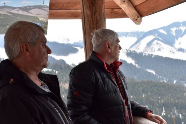 Urbárnici z Vrbice, J. Mikuláš na snímke vpravo