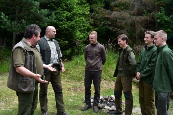 V družnej debate sk&uacute;sen&iacute; i bud&uacute;ci lesn&iacute;ci. V&scaron;etci potrebuj&uacute; viac ako kedykoľvek predt&yacute;m sln&uacute; stavovsk&uacute; organiz&aacute;ciu