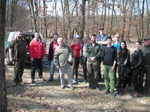 Foto z jarného zalesňovania na LS Čifáre 