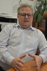 Predseda &Uacute;NIE Ing. Milan Ovsen&iacute;k