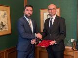 Minister Richard Takáč (vľavo) s novým generálnym riaditeľom Borisom Gregorom 