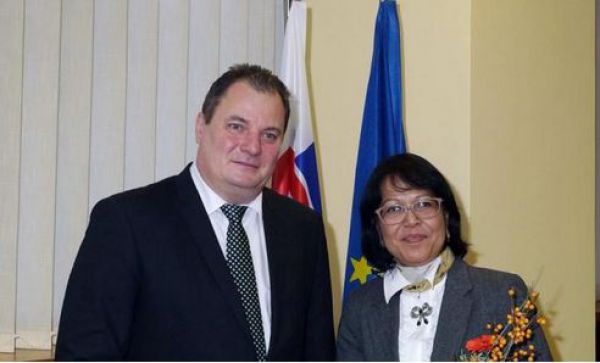 Indon&eacute;zia nadv&auml;zuje lesn&iacute;cke kontakty