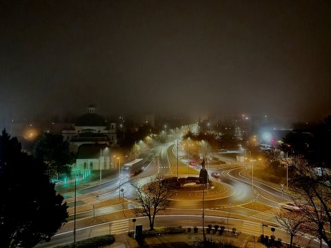 Hmla nad nočným Komárnom 