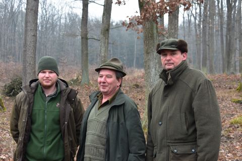 Jozef Spevár na snímke vpravo, so synom a kolegom 