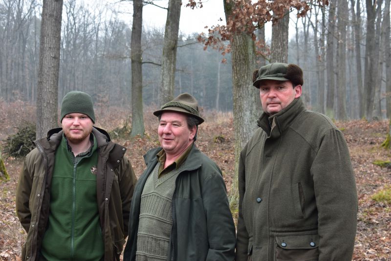 Jozef Spevár na snímke vpravo, so synom a kolegom 