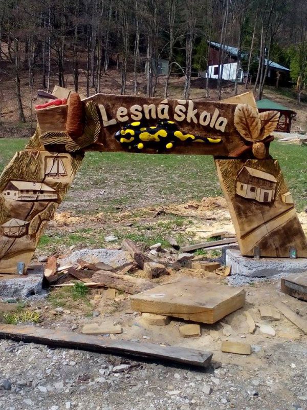 Pr&iacute;prava vstupu do are&aacute;lu Lesnej &scaron;koly v Hlinnom pri Ko&scaron;iciach 