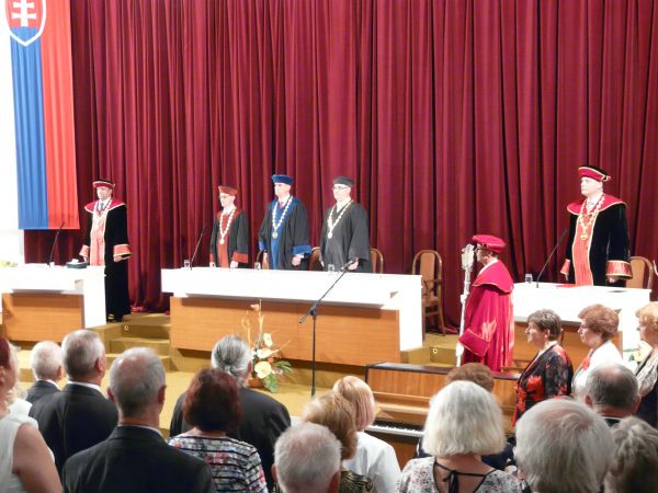 Univerzita má vyše tisíc absolventov seniorov