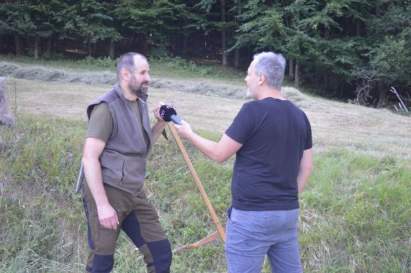&Scaron;t&aacute;tny lesn&iacute;k Ing. J&aacute;n N&ocirc;žka o kosen&iacute; l&uacute;k na Z&aacute;lomskej 