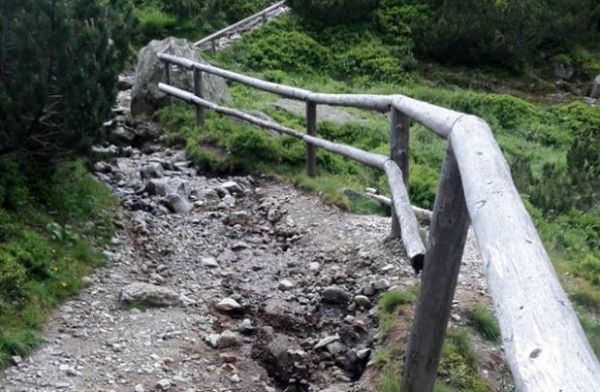 Červen&aacute; na červenej trase