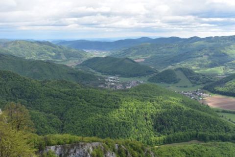 Pohľad z Národného parku Muránska planina na obce a mestá v jeho blízkosti 