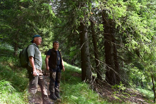 Sk&uacute;sen&iacute; praktick&iacute; lesn&iacute;ci Peter &Scaron;i&scaron;ka (vľavo) a R&oacute;bert Gomb&aacute;rik 