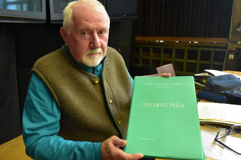 Ing. Mikuláš Michelčík so svojou diplomovou prácou z roku 1965