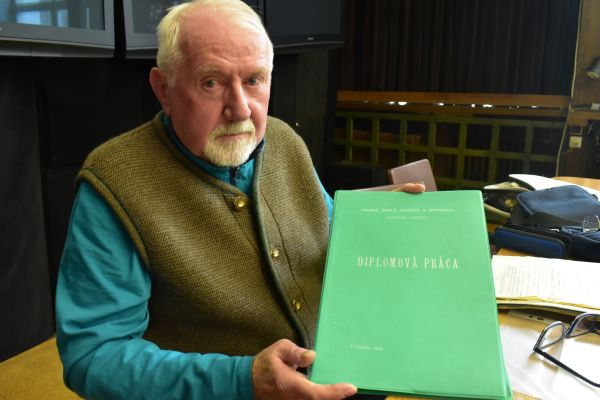 Ing. Mikul&aacute;&scaron; Michelč&iacute;k so svojou diplomovou pr&aacute;cou z roku 1965