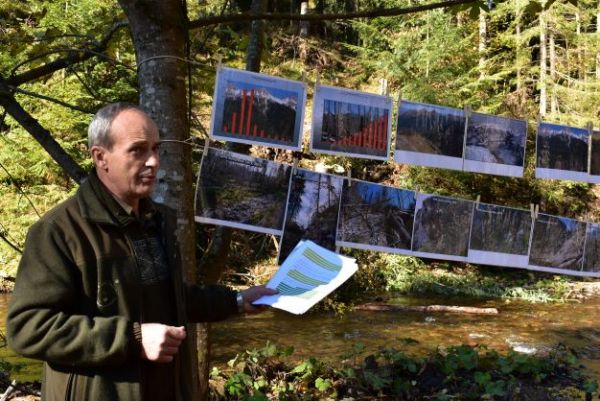 Ing. Ján Slivinský prezentuje na časových snímkach premnoženie lykožrúta a dopady bezzásahového režimu 