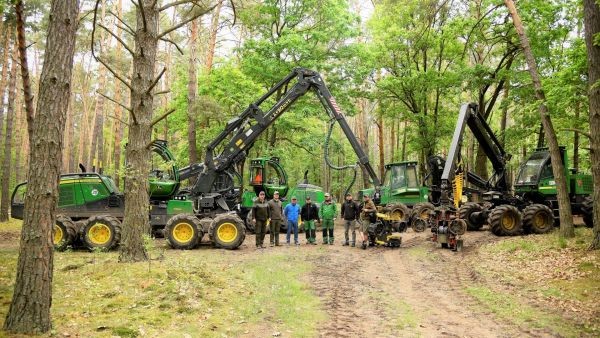 Nové stroje v štátnom podniku LESY SR 