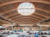 Drevená konštrukcia strechy letiskového terminálu v Portlande 