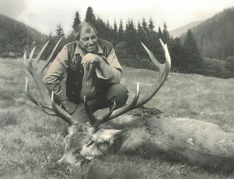 Herec Ivan Rajniak na obálke knihy Poľovníci spomínajú 