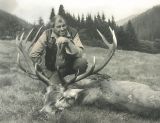 Herec Ivan Rajniak na ob&aacute;lke knihy Poľovn&iacute;ci spom&iacute;naj&uacute; 