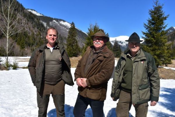 Zľava Ing. Peter Garaj, Juraj Halahija a Ľubom&iacute;r Chovan v Tichej doline 