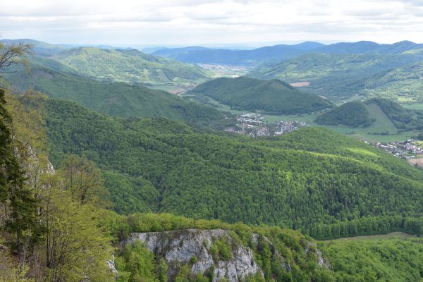 Pohľad na Gemer z Mur&aacute;nskej planiny 