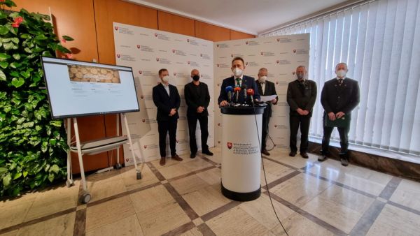 Momentka z dne&scaron;nej tlačovej konferencie o aplik&aacute;cii Otvoren&eacute; drevo 