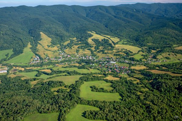 Pohľad na obec Zboj v Polonin&aacute;ch 