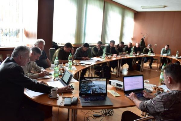 Zasadnutie Predstavenstva Slovenskej lesníckej komory, Ing. Igor Viszlai prvý zľava 