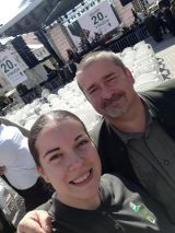 Ing. Peter Grellneth ml. s dc&eacute;rou Danielou, ktor&aacute; pracuje na Lesnej spr&aacute;ve Žiar Od&scaron;tepn&eacute;ho z&aacute;vodu Žarnovica, na oslav&aacute;ch 20. v&yacute;ročia založenia &scaron;. p. LESY SR