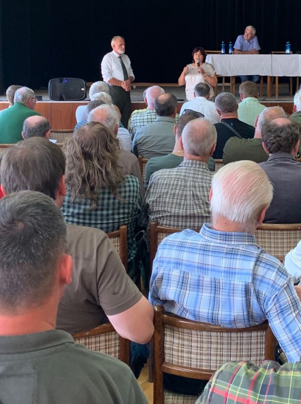 Minister J&aacute;n Mičovsk&yacute; na stretnut&iacute; so s&uacute;kromn&yacute;mi vlastn&iacute;kmi lesov v Liptovskom Hr&aacute;dku